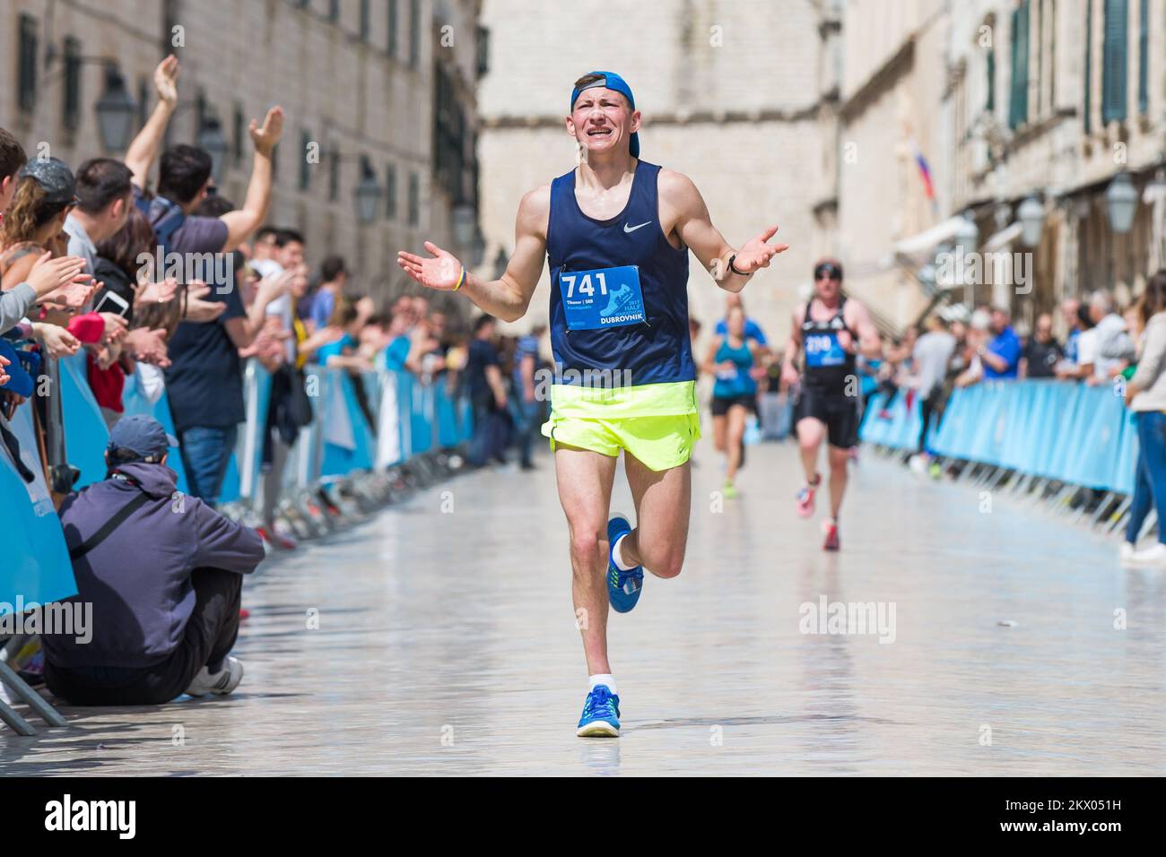 30.04.2017., Dubrovnik, Croatie - le point fort du Motion - les jours des coureurs Dubrovnik est la course de semi-marathon. Le semi-marathon de Dubrovnik est la course avec une approbation cinq étoiles par European Athletics. La route du semi-marathon est de 21,1 kilomètres de long avec le départ et la fin sur Stradun, la rue la plus célèbre et la plus longue de Dubrovnik et continue à l'extérieur de la vieille ville jusqu'à la Rijeka dubrovacka. Tihamer Szirak. Photo: Grgo Jelavic/PIXSELL Banque D'Images
