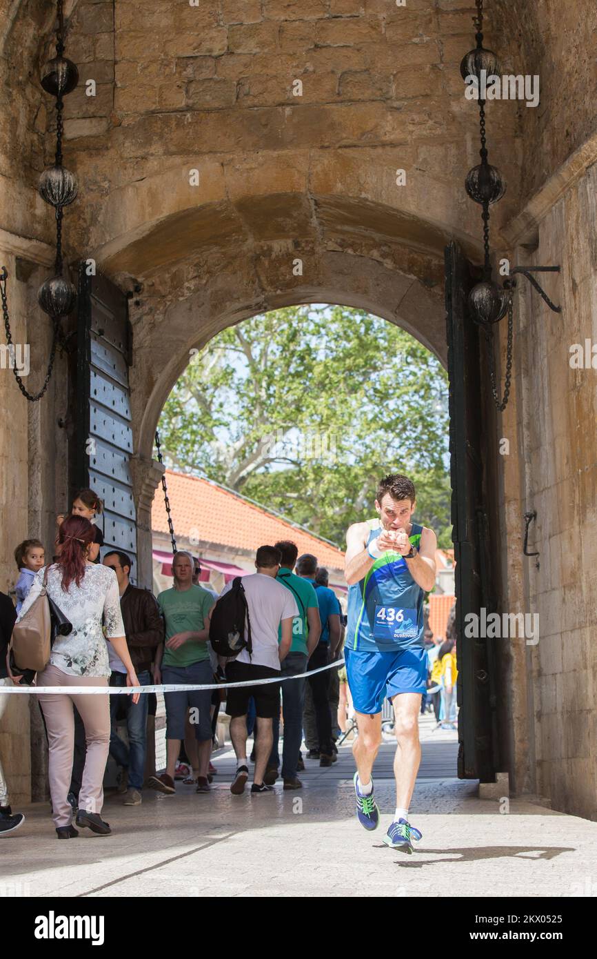 30.04.2017., Dubrovnik, Croatie - le point fort du Motion - les jours des coureurs Dubrovnik est la course de semi-marathon. Le semi-marathon de Dubrovnik est la course avec une approbation cinq étoiles par European Athletics. La route du semi-marathon est de 21,1 kilomètres de long avec le départ et la fin sur Stradun, la rue la plus célèbre et la plus longue de Dubrovnik et continue à l'extérieur de la vieille ville jusqu'à la Rijeka dubrovacka. Tomislav Poljak. Photo: Grgo Jelavic/PIXSELL Banque D'Images