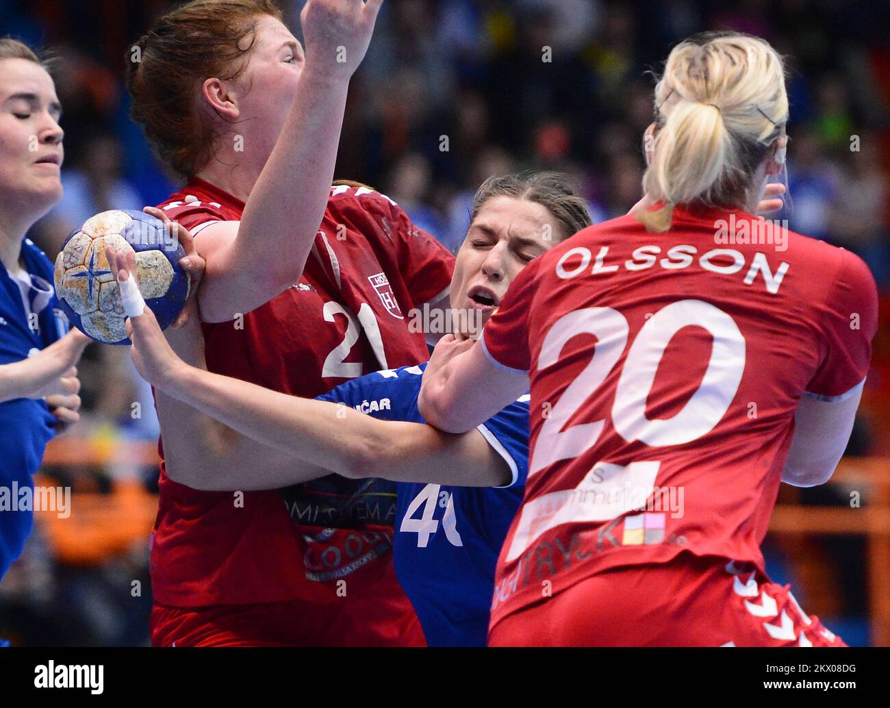 07.05.2017., Zagreb, Croatie - coupe féminine de défi EHF, 1st final, HC Lokomotiva Zagreb - H65 Hoor. Sofia Hvenfelt, Marina Glavan. Photo: Marko Prpic/PIXSELL Banque D'Images