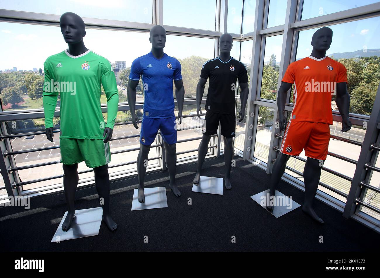 12.07.2017., Zagreb, Croatie - Présentation du nouveau maillot de GNK Dinamo en coopération avec Adidas football. Photo: Igor Kralj/PIXSELL Banque D'Images