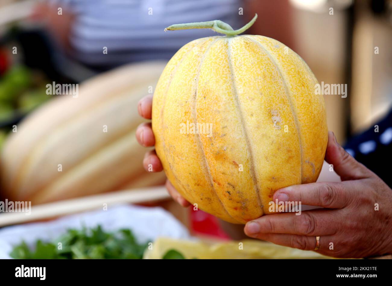 09.08.2017., Sibenik, Croatie - les melons domestiques sur le marché de Sibenik attirent des clients avec leur odeur distinctive. Photo: Dusko Jaramaz/PIXSELL Banque D'Images