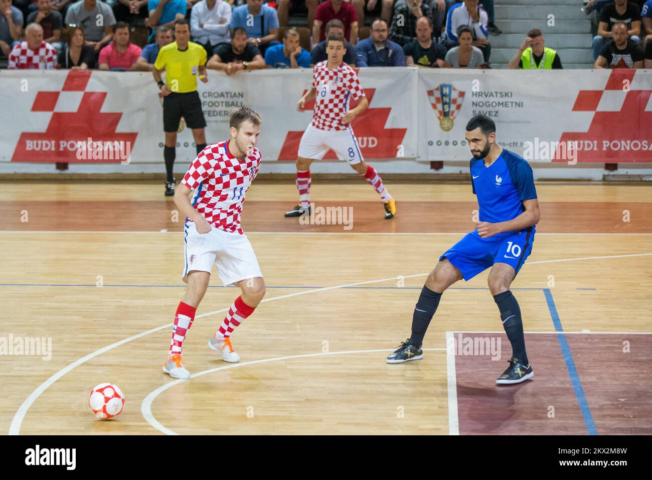 26.09.2017., Dubrovnik, Croatie - Jouez au match de Futsal EURO: Croatie - France. L'équipe croate a été battue par la France dans des qualifications supplémentaires et ne jouera pas aux championnats d'Europe qui auront lieu en Slovénie au début de 2018. Josip Sutton. Photo: Grgo Jelavic/PIXSELL Banque D'Images