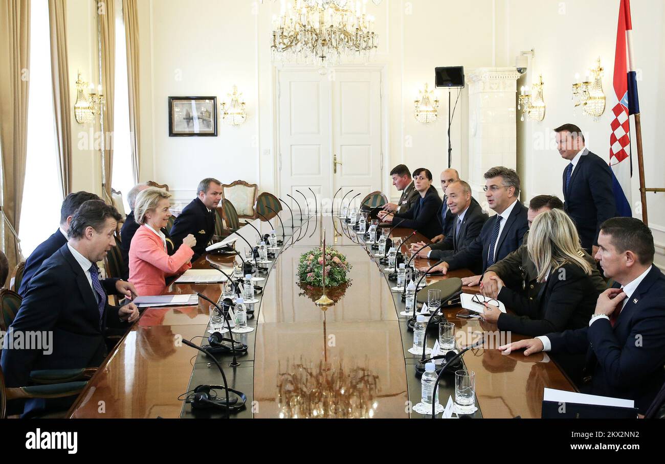 04.10.2017., Zagreb, Croatie - le ministre allemand de la Défense Ursula von der Leyen a rencontré le Premier ministre croate Andrej Plenkovic et le vice-premier ministre croate et ministre de la Défense Damir Krsticevic dans les bureaux du gouvernement à Banski Dvori. Photo: Petar Glebov/PIXSELL Banque D'Images