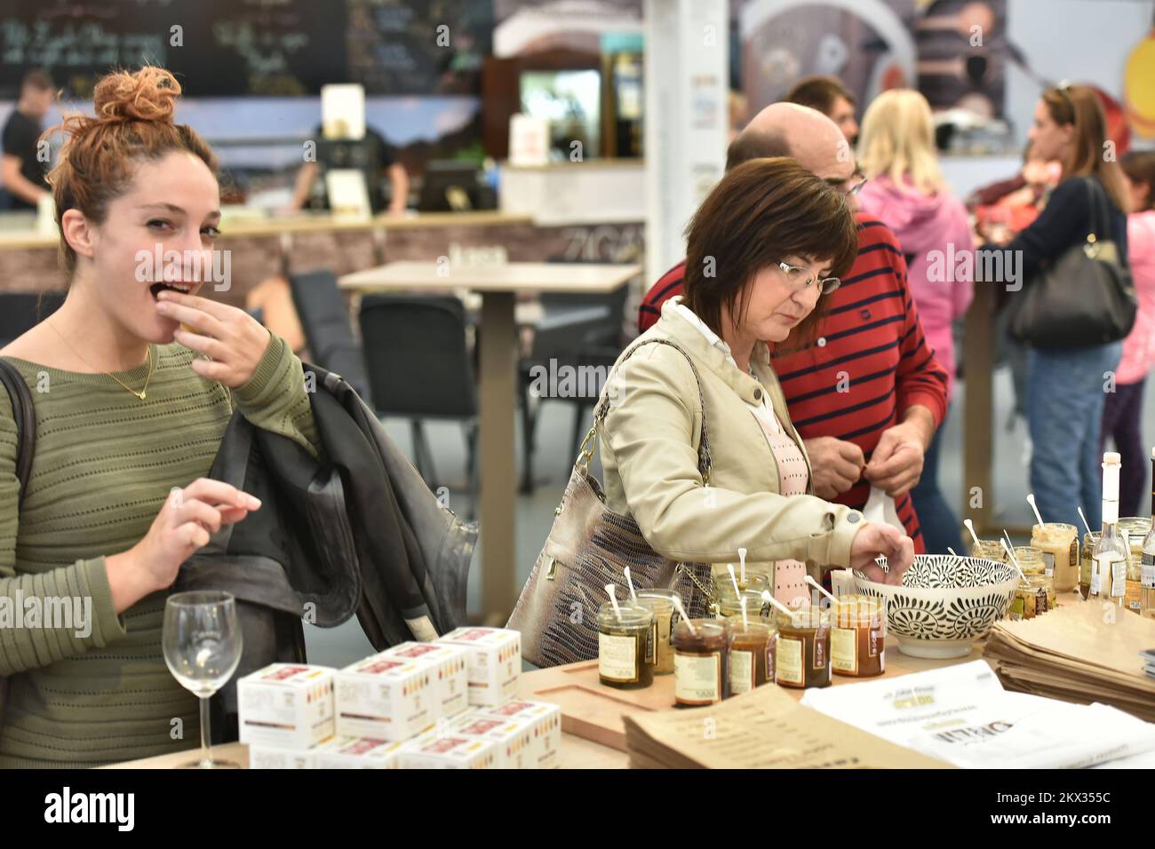 28.10.2017., Croatie, Livade - le nouveau record sera établi avec la plus longue foire aux truffes non seulement en Istrie mais aussi dans le monde. Au lieu des sept jours de la Truffe Zigante de l'année dernière prendra même dix week-ends et les organisateurs espèrent que le centre même des bois de Motovun, habitat le plus célèbre des truffes blanches en Istria, attirera plus de 35 mille visiteurs de partout dans le monde. Photo: Dusko Marusic/PIXSELL Banque D'Images