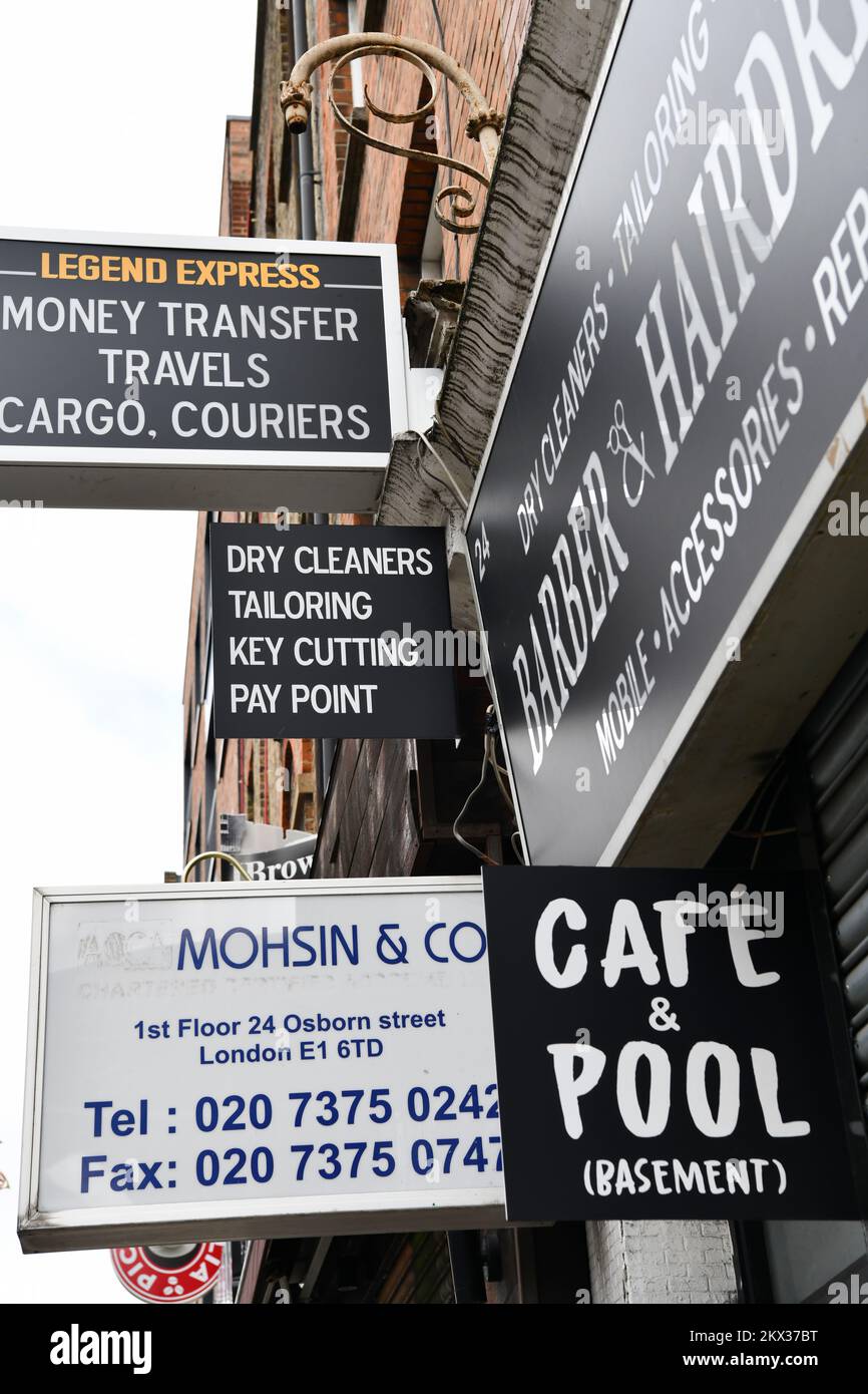 Sélection de divers signes de noms d'affaires sur Brick Lane, Shoreditch, Londres Banque D'Images