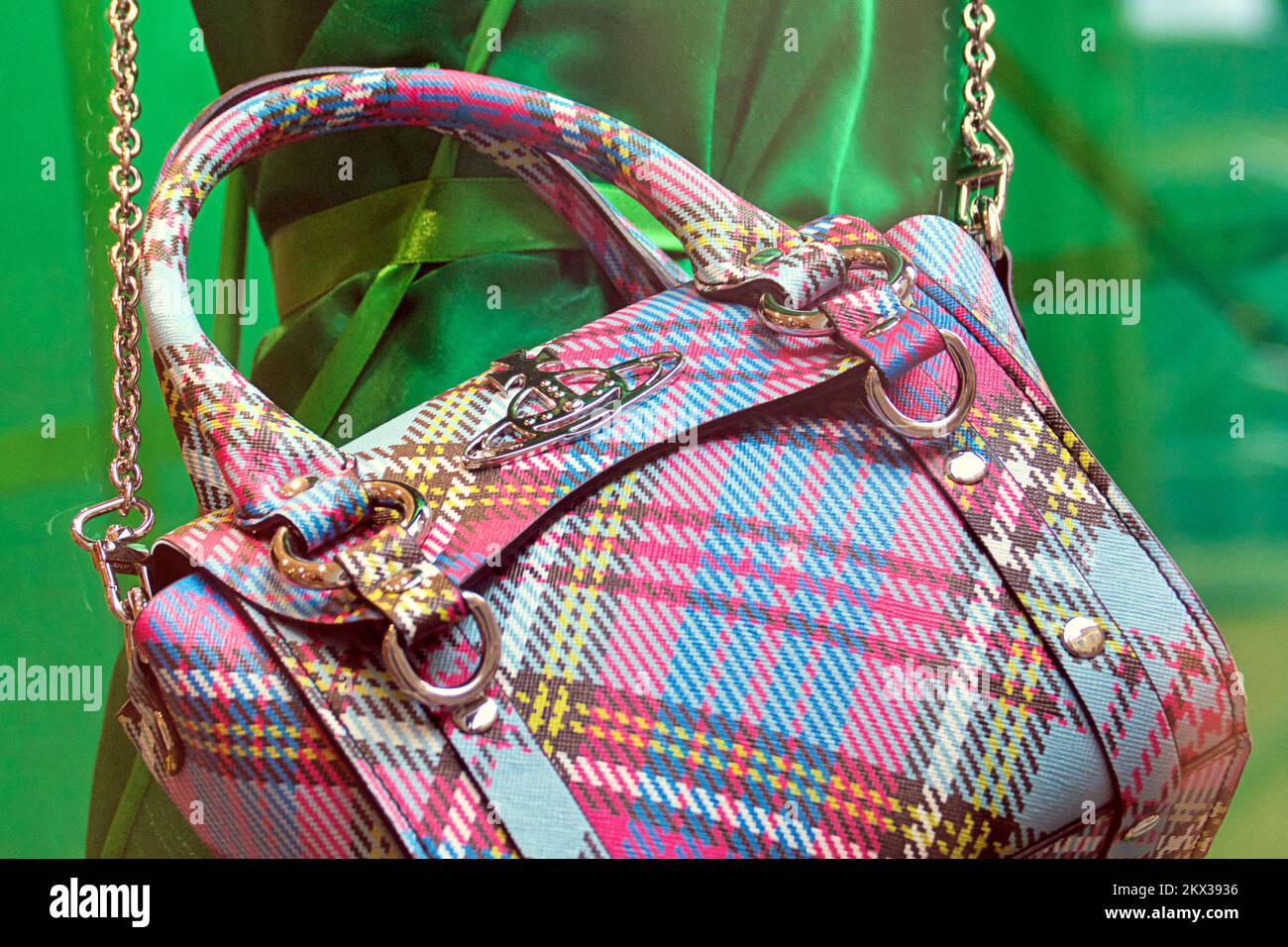 Vivienne Westwood conçoit la mode emblématique Glasgow, Écosse, Royaume-Uni Banque D'Images