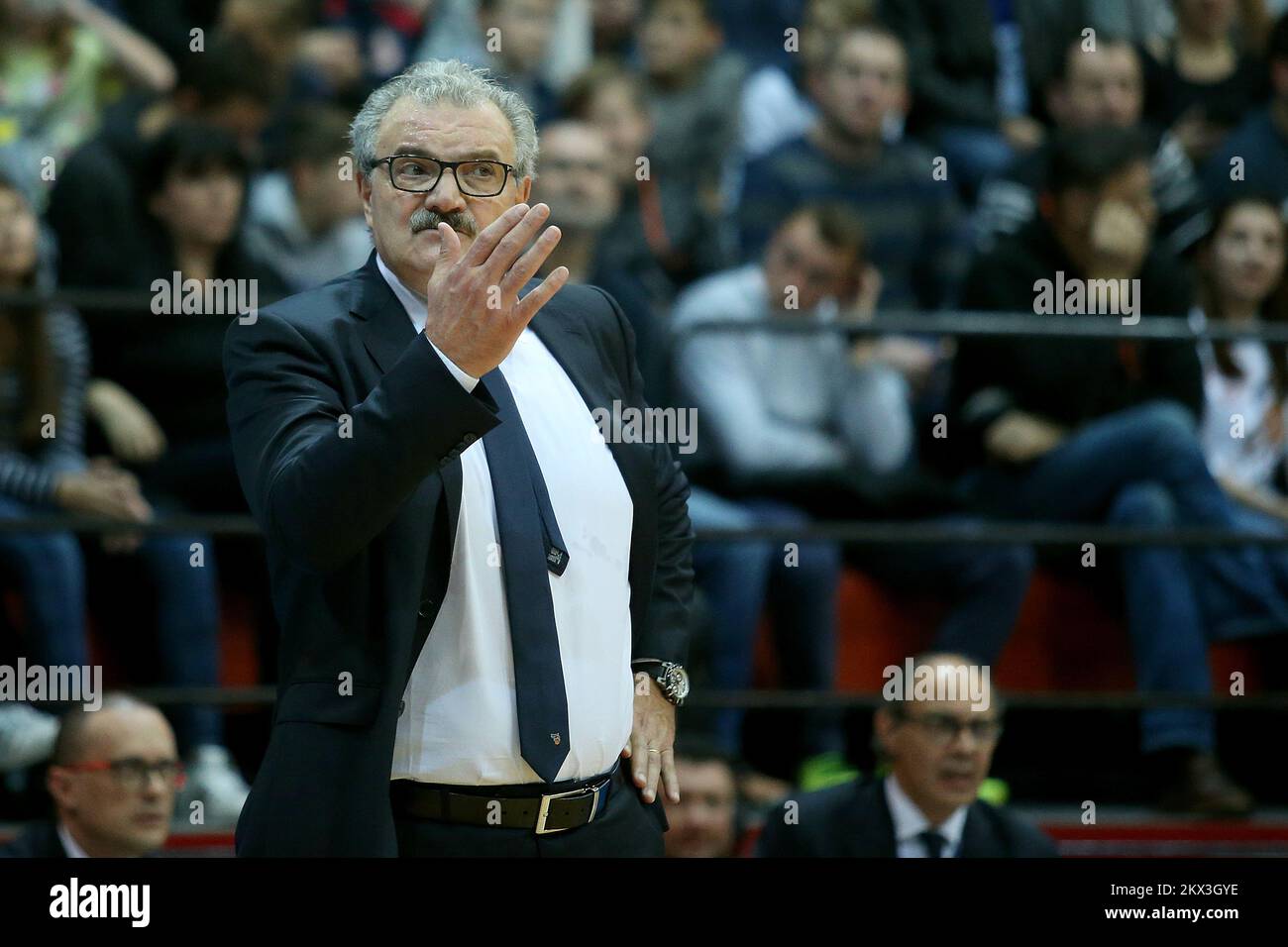 26.11.2017., Drazen Petrovic Basketball Hall, Zagreb, Croatie - coupe du monde de basket-ball FIBA 2019 - qualifications européennes, 1st Round, Groupe D, Croatie contre Italie. L'entraîneur en chef de l'équipe italienne de basket-ball Romeo Sacchetti. Photo: Goran Stanzl/PIXSELL Banque D'Images