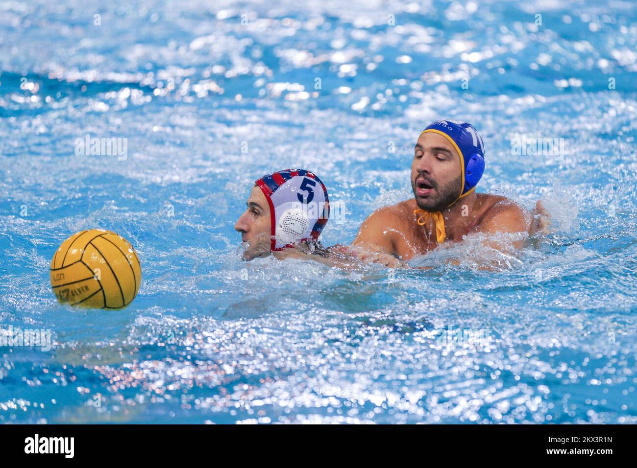 09.12.2017., Croatie, Dubrovnik - Ligue des champions LEN - 2017-18, water-polo, Jug CO . Barceloneta. Maro Jokovic, Felipe Perrone. Photo: Grgo Jelavic/PIXSELL Banque D'Images