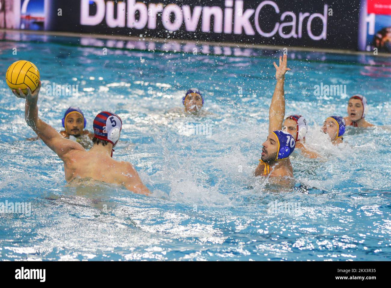 09.12.2017., Croatie, Dubrovnik - Ligue des champions LEN - 2017-18, water-polo, Jug CO . Barceloneta. Maro Jokovic, Felipe Perrone. Photo: Grgo Jelavic/PIXSELL Banque D'Images