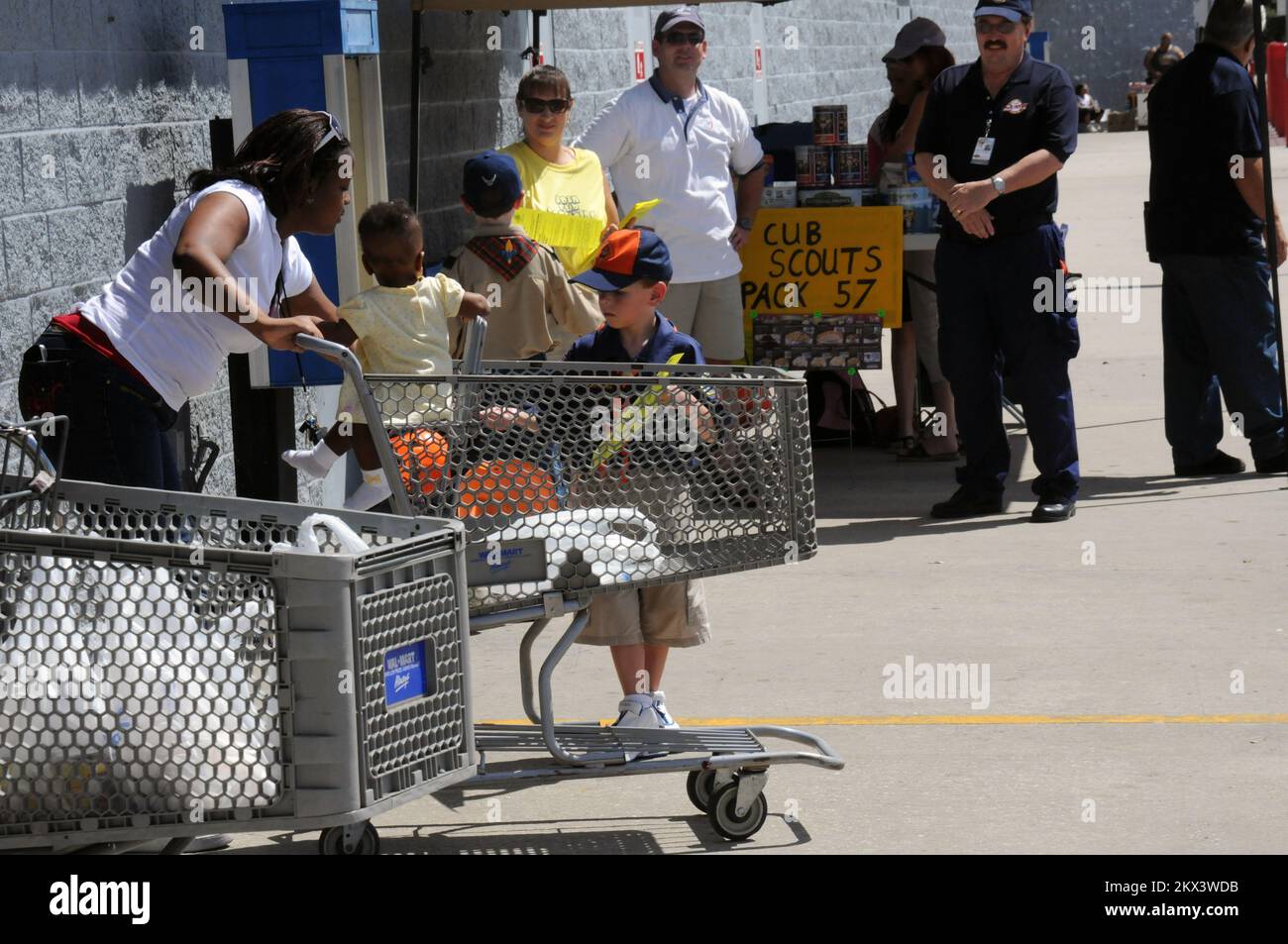 Les scouts de CUB font part de l'information sur les catastrophes de la FEMA. Photographies relatives aux programmes, aux activités et aux fonctionnaires de gestion des catastrophes et des situations d'urgence Banque D'Images