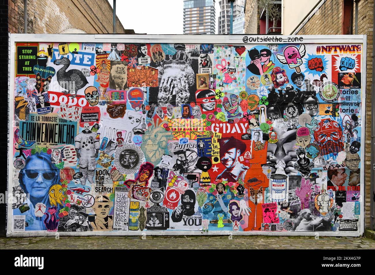 Collage de pâtes-up dans le cadre du festival international de pâtes-up 2021 sur Dereham place, Shoreditch, Londres Banque D'Images