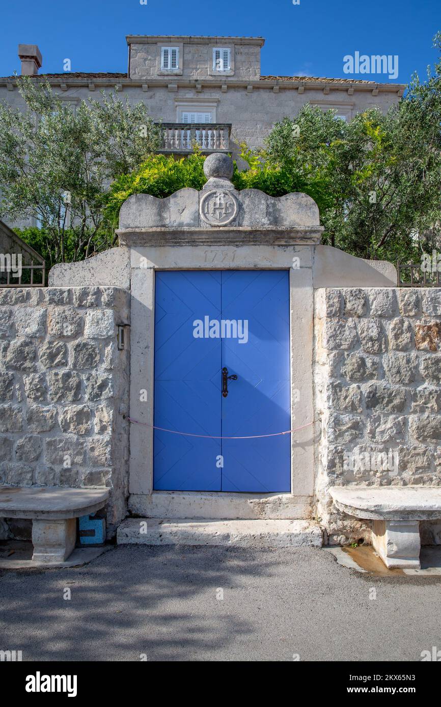 17.05.2018., Orebic, presqu'île de Peljesac, Croatie - Orebic est la plus grande ville de la péninsule de Peljesac, située sous Mount St. Elie, dans la partie ouest de la péninsule, à travers la mer de la ville de Korcula et Lumbarda, avec laquelle il est bien relié par des lignes régulières de ferry avec l'île de Korcula photo: Grgo Jelavic/PIXSELL Banque D'Images