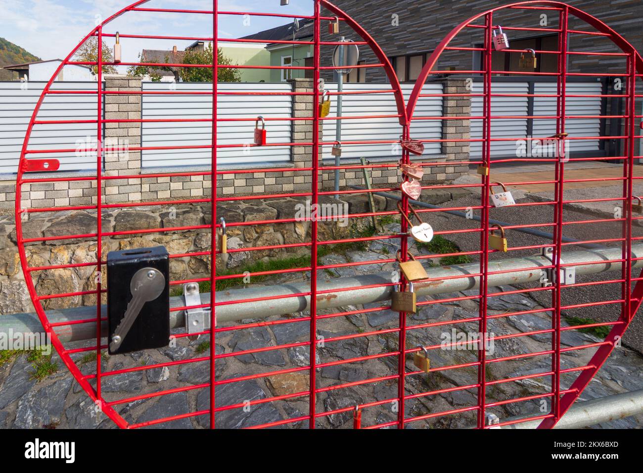Glognitz: Locks d'amour ou cadenas d'amour au coeur de fer construit sur  mesure à Wiener Alpen, Alpes, Niederösterreich, Basse-Autriche, Autriche  Photo Stock - Alamy