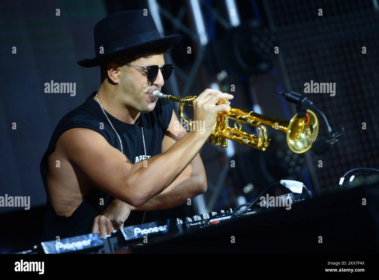 Timmy trumpet Banque de photographies et d'images à haute résolution - Alamy