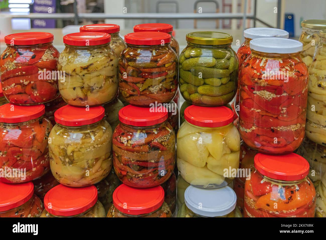Mason Jars rempli d'aliments conservés pour l'hiver Banque D'Images