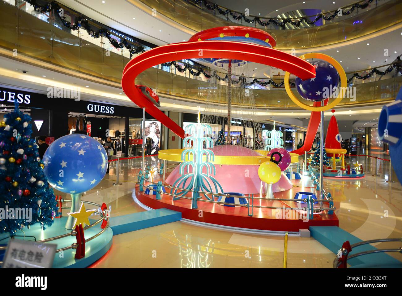 SHENZHEN, CHINE - 06 JANVIER 2015: Centre commercial. Shenzhen est considéré comme l'une des zones économiques spéciales les plus réussies. Banque D'Images