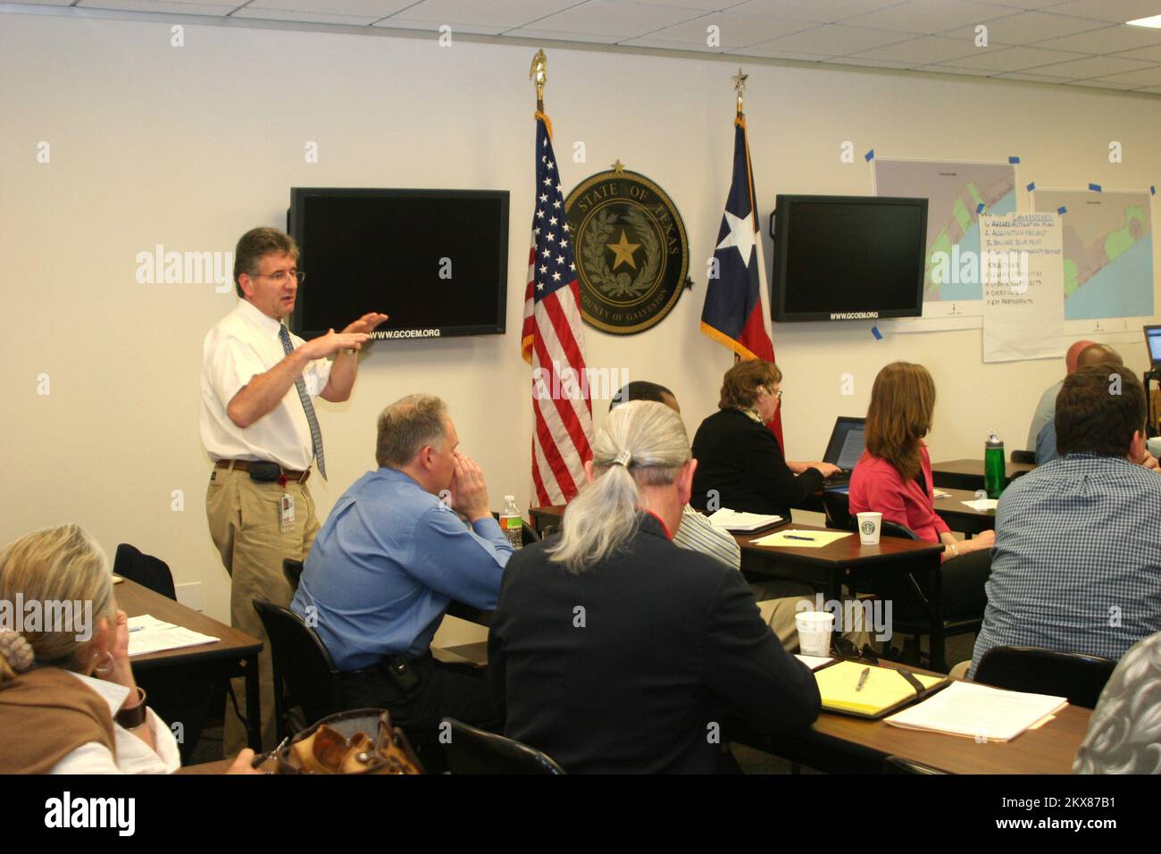 2193 le directeur de l'atténuation s'exprime à l'atelier du comté de Galveston. Texas Hurricane Ike. Photographies relatives aux programmes, activités et fonctionnaires de gestion des catastrophes et des urgences Banque D'Images
