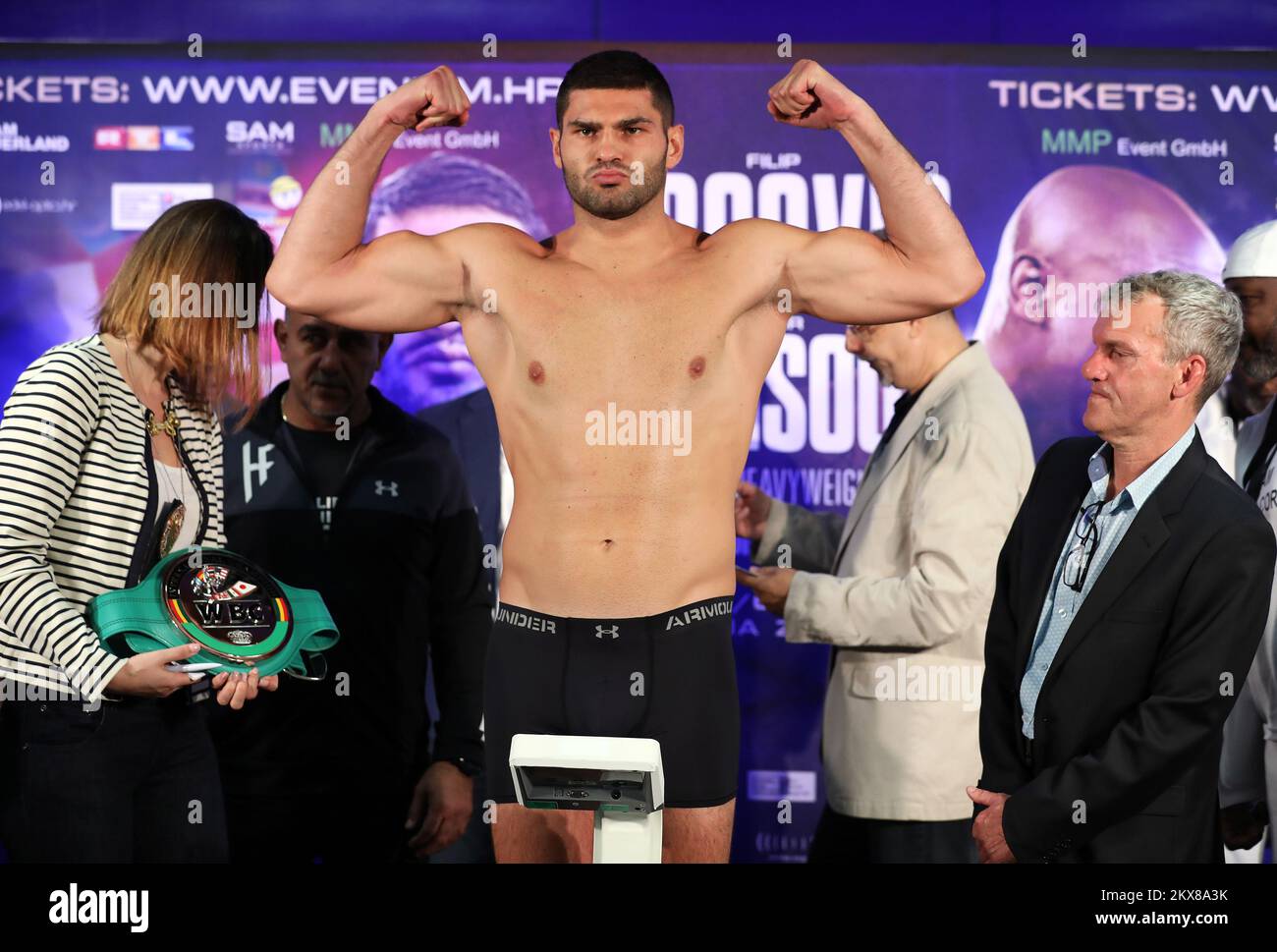 07.09.2018., Zagreb - Boxer Filip Hrgovic se met sur la balance lors d'une pesée avant leur concours international WBC Heavyweight le samedi à l'Arena Zagreb en Croatie, à Zagreb, sur 07 septembre 2018. Photo: Jurica Galoic/PIXSELL Banque D'Images