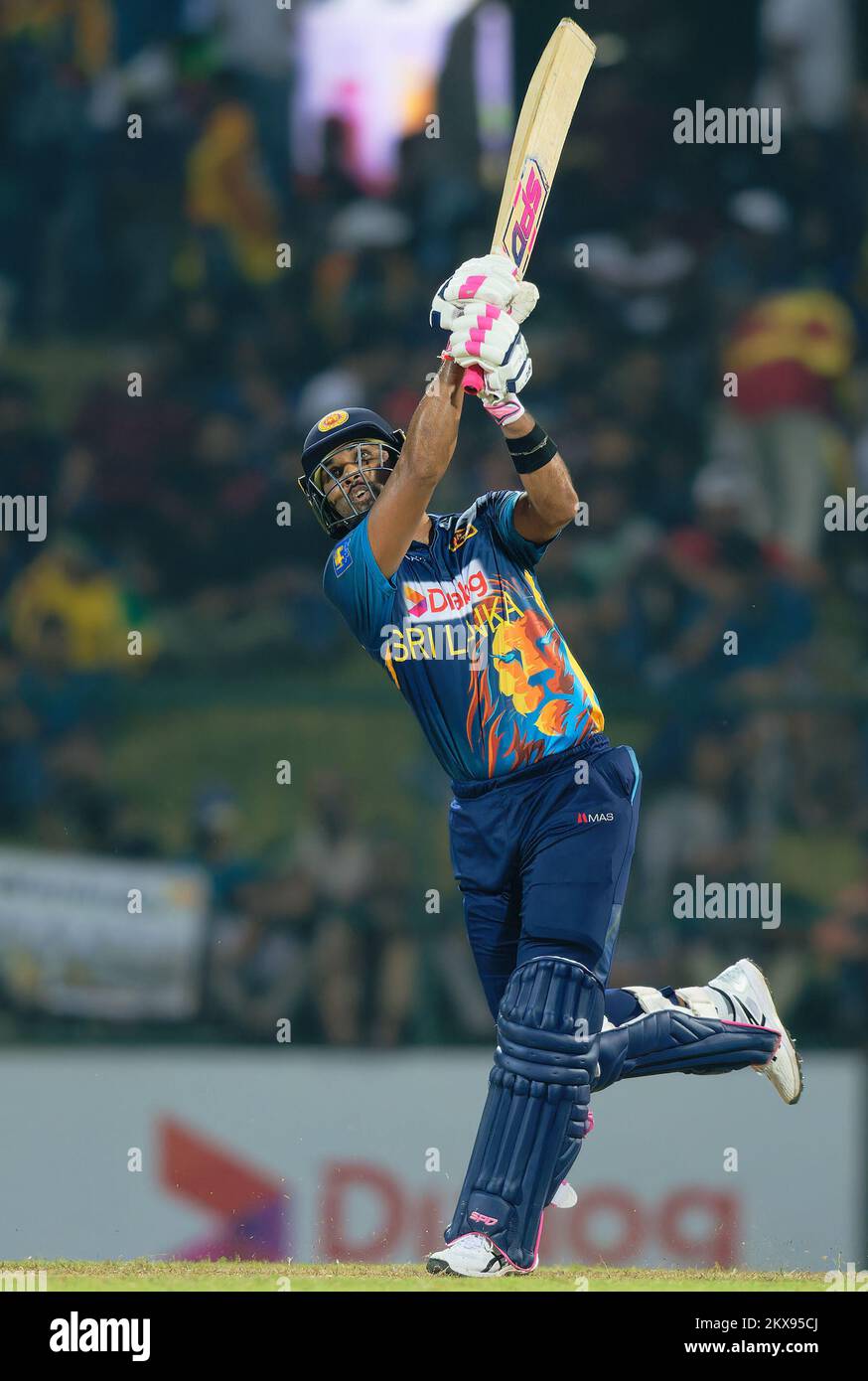 Kandy, Sri Lanka. 30th novembre 2022. Dinesh Chandimal au Sri Lanka joue un tir lors du match de cricket de l'ODI 3rd entre le Sri Lanka et l'Afghanistan au Pallekele International Cricket Stadium de Kandy le 30th novembre 2022. Viraj Kothalwala/Alamy Live News Banque D'Images