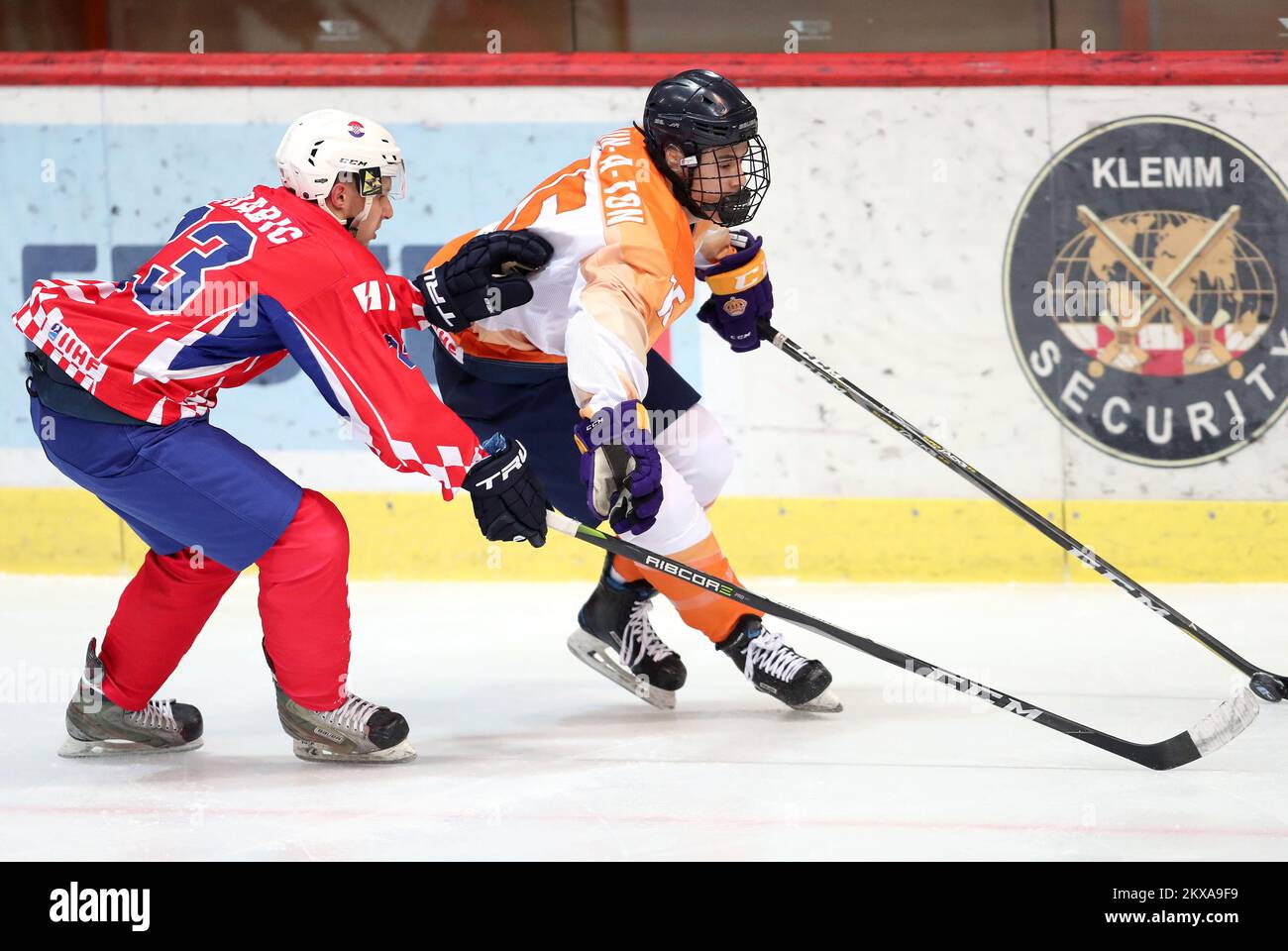 15.01.2019., Dom sportova, Zagreb, Croatie - 2019 IIHF Hockey sur glace U20 Championnat du monde DIVISION II, Groupe B, ronde 1, Croatie - pays-Bas. Renato Babic, Tobie Tjin-A-ton. Photo: Igor Kralj/PIXSELL Banque D'Images