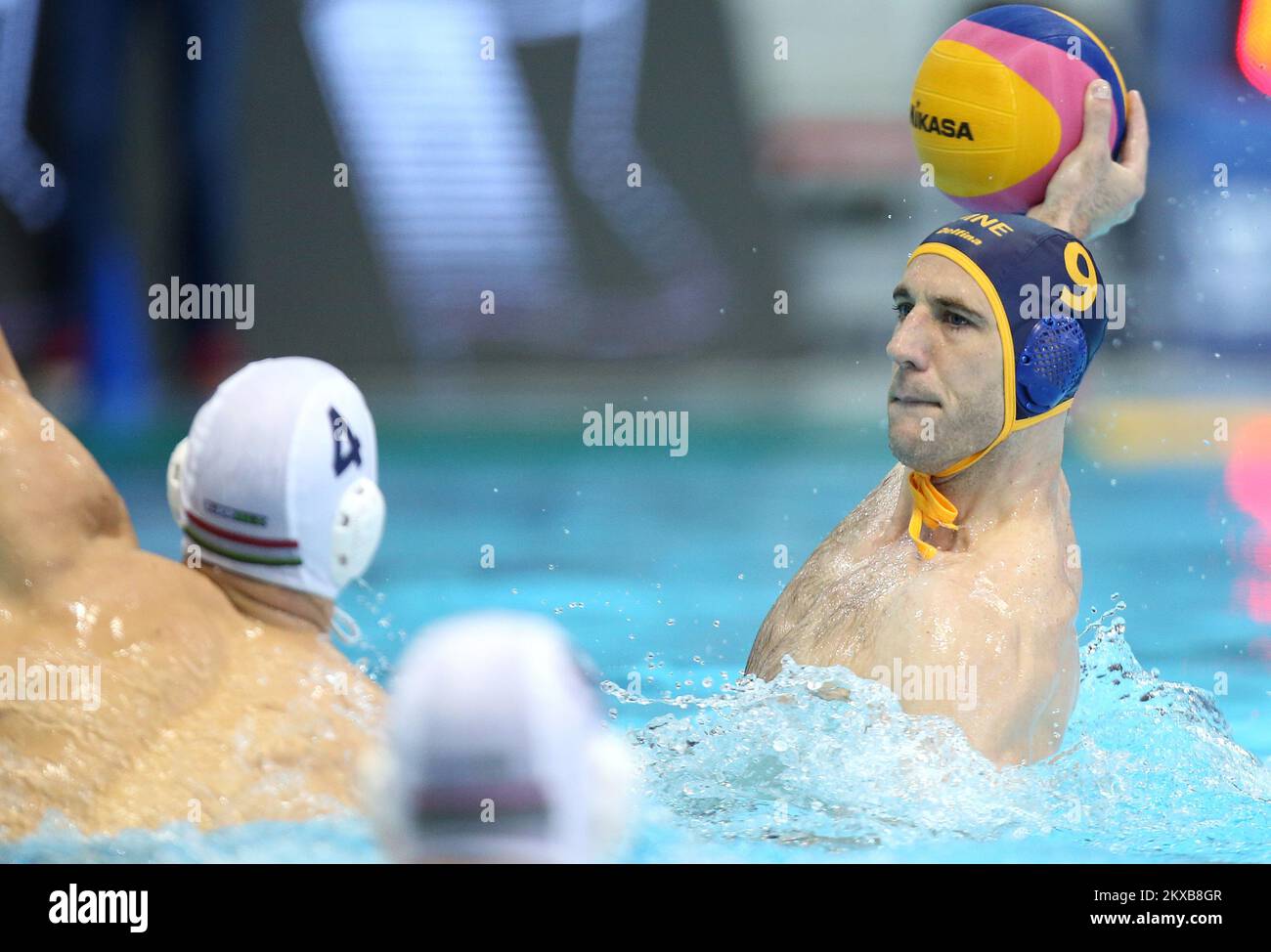 05.04.2019., Zagreb, Croatie - quart de finale de la coupe Europa de la FINA Water polo World League 2019 entre la Hongrie et le Monténégro au Sports Park Mladost. Aleksandar Ivovic, Gergo Zalanki. Photo : Igor KraljPIXSELL Banque D'Images