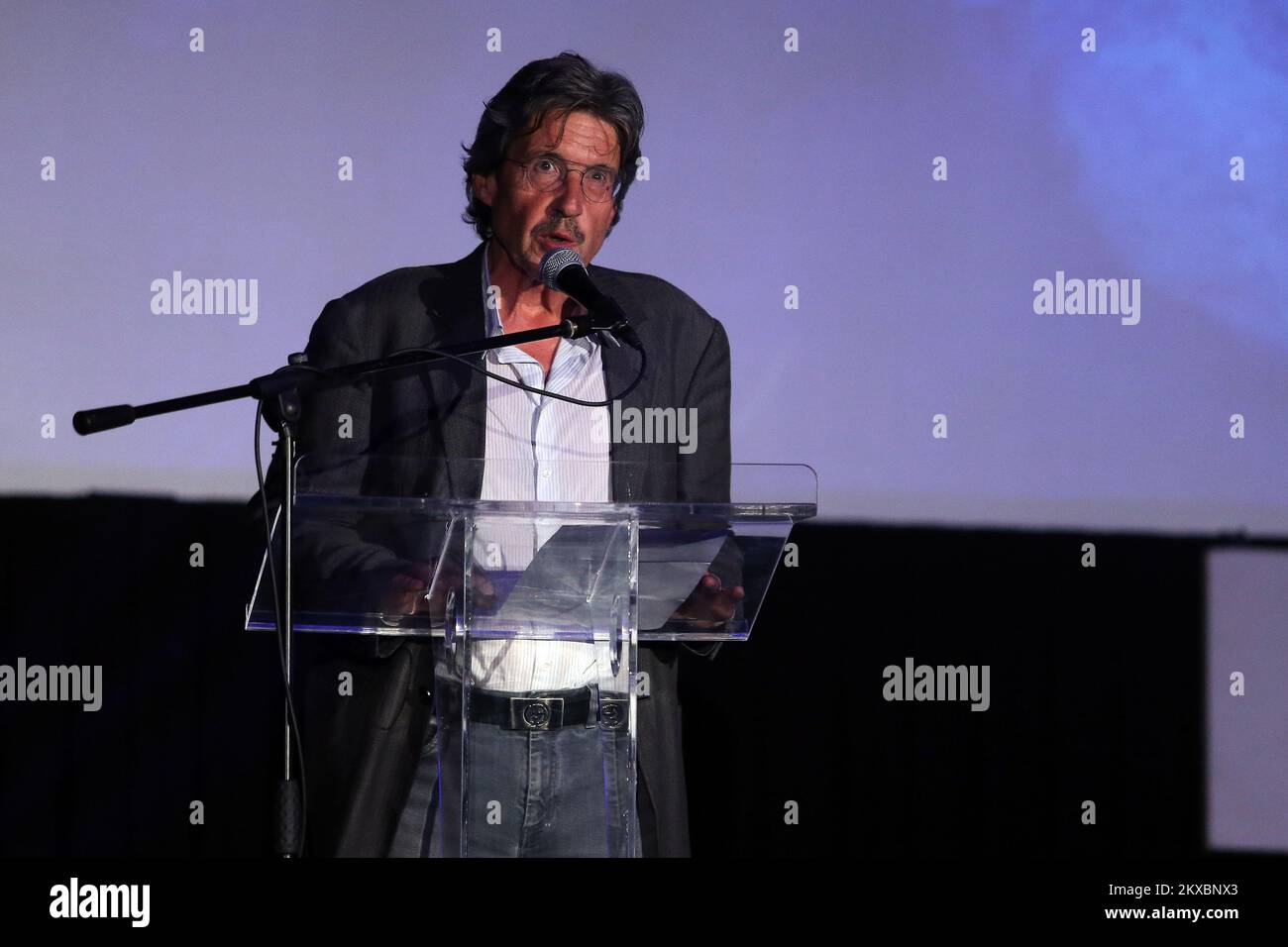 Le Monde Ancien S En Est Allé Paroles