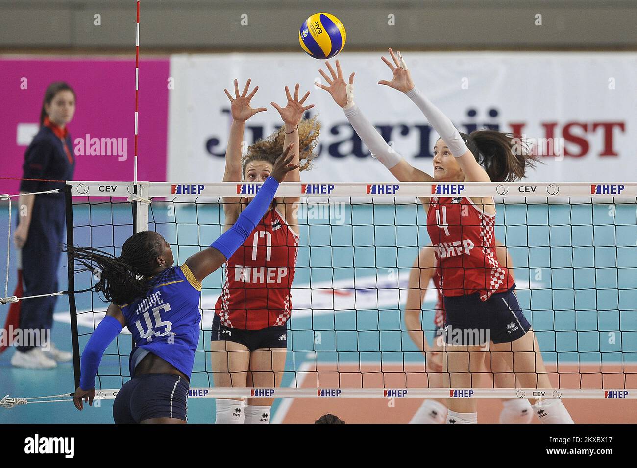 15.06.2019., Varazdin, Croatie - Volleyball Ligue européenne d'or 2019, tour 6th, groupe B, équipe féminine, Croatie contre France. Lea Deak, Bozana Butigan, Odette Ndoye photo: Vjeran Zganec-Rogulja/PIXSELL Banque D'Images