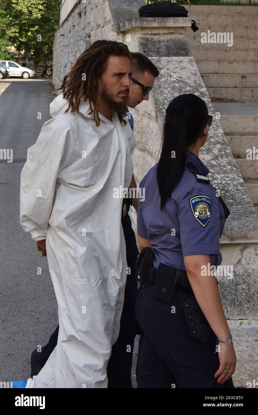 18.07.2019., Croatie, Pula - citoyen croate de 32 ans E. SEDIC, soupçonné de tuer le touriste allemand Patrick Bessinger, a été conduit à l'unité de détention de l'Administration de police d'Istria. Photo: Dusko Marusic/PIXSELL Banque D'Images