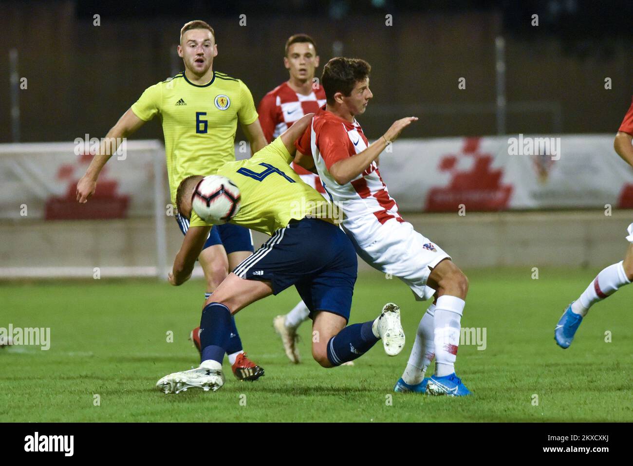 10.09.2019., Subicevac Stadium, Sibenik, Croatie - match de qualification pour le championnat d'Europe U-21, Groupe 4, Croatie - Ecosse. Ryan Porteous, Domagoj Bradaric photo: Hrvoje Jelavic/PIXSELL Banque D'Images