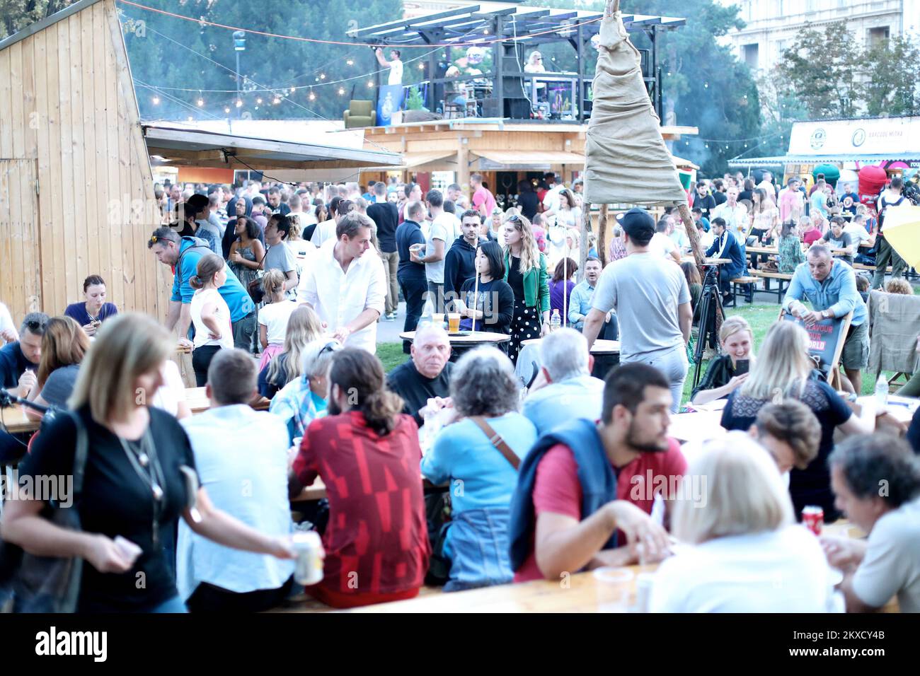 12.09.2019., Croatie, Zagreb - le Festival des hamburgers de Zagreb commence à Josip Juraj Strossmayer Square.photo: Sanjin Strukic/PIXSELL Banque D'Images