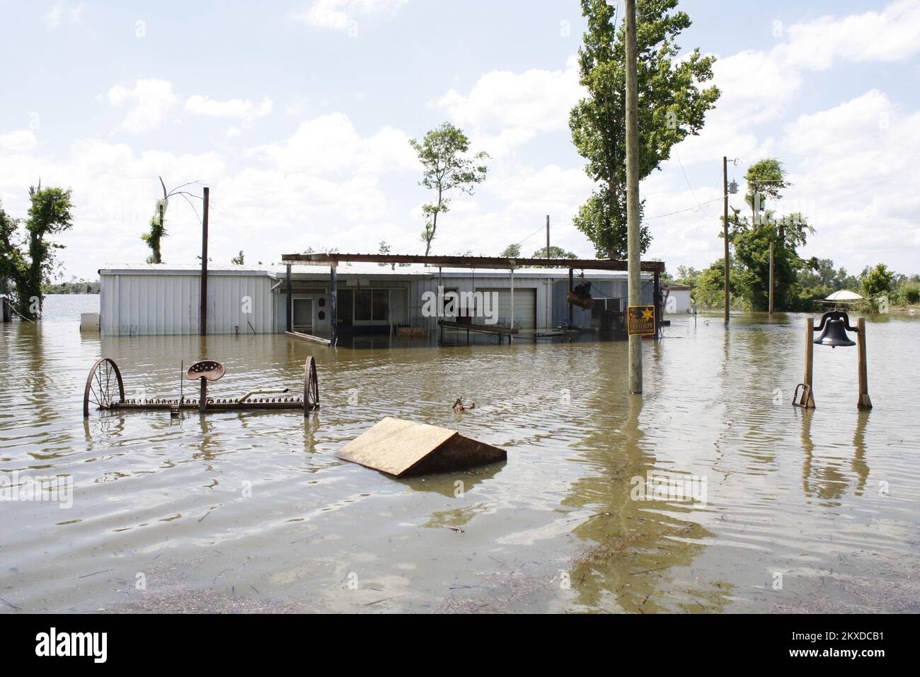 Inondations - Yazoo City, divers , 26 mai 2011 - c'est l'une des nombreuses maisons inondées par les eaux montantes du Mississippi. La FEMA fournit de l'aide aux propriétaires admissibles touchés par une catastrophe. Howard Greenblatt/FEMA. Inondations au Mississippi. Photographies relatives aux programmes, aux activités et aux fonctionnaires de gestion des catastrophes et des situations d'urgence Banque D'Images