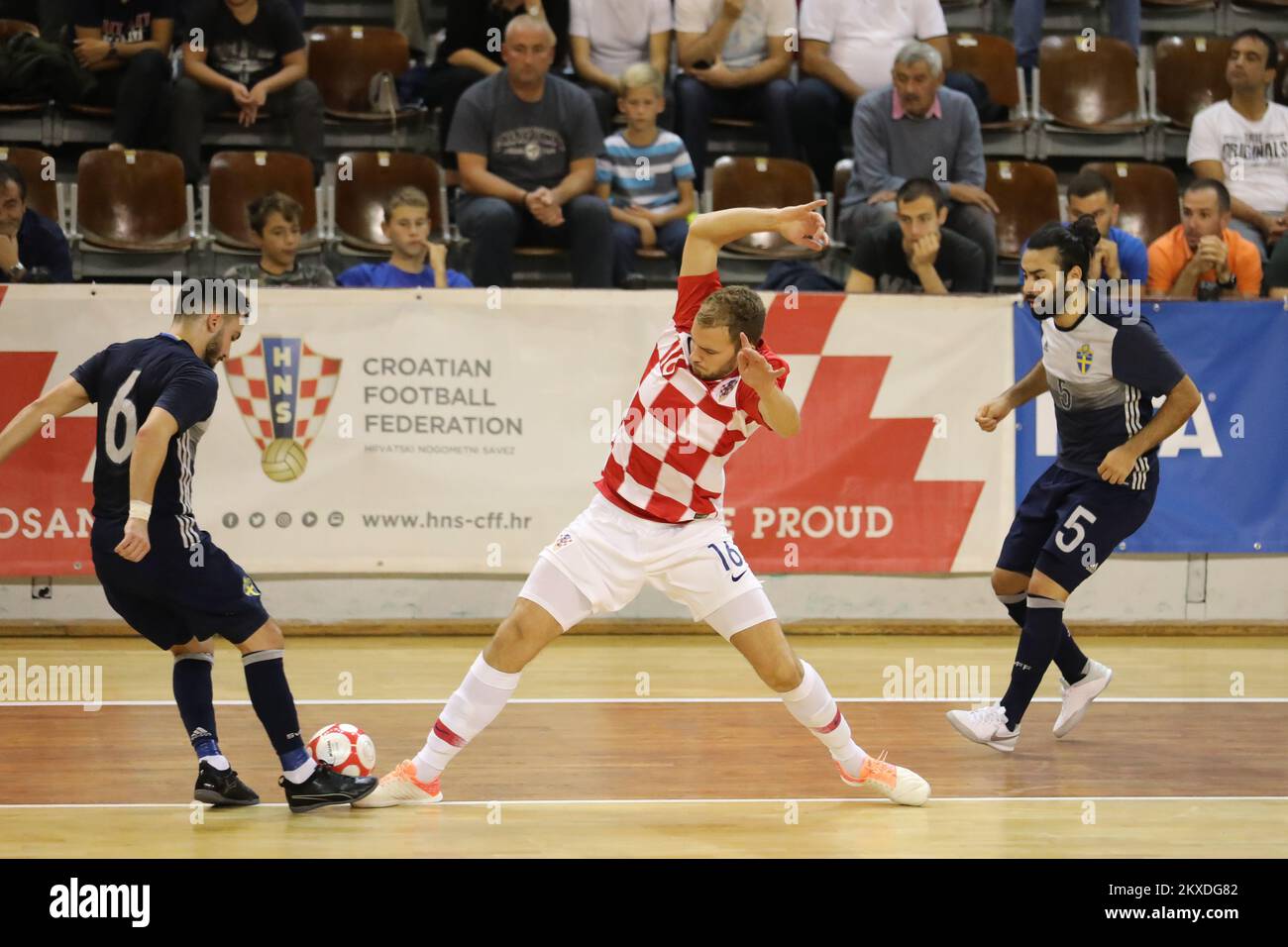 24.10.2019., Dubrovnik, Croatie - partie principale de la compétition européenne de qualification pour la coupe du monde FIFA Futsal 2020, groupe 7, Croatie - Suède. Albert Hiseni, Luka Sutton, Mattin Atai Najafi photo: Grgo Jelavic/PIXSELL Banque D'Images