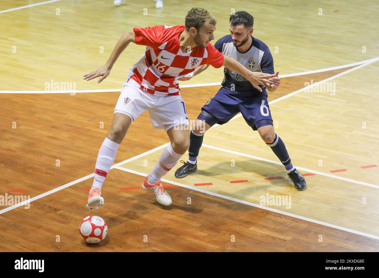 24.10.2019., Dubrovnik, Croatie - partie principale de la compétition européenne de qualification pour la coupe du monde FIFA Futsal 2020, groupe 7, Croatie - Suède. Luka Sutton, Albert Hiseni photo: Grgo Jelavic/PIXSELL Banque D'Images