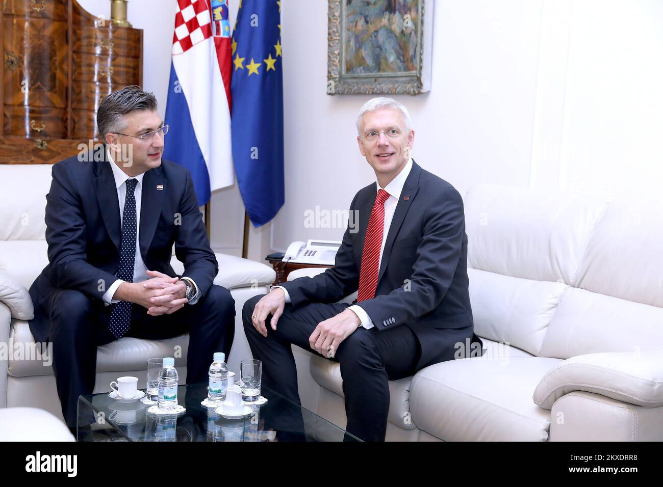 21.11.2019., Zagreb, Croatie - mercredi et jeudi, Zagreb a accueilli un congrès électoral du Parti populaire européen auquel participeront de nombreux dirigeants européens. Rencontre du Premier Ministre du Gouvernement de la République de Croatie Andrej Plenkovic et du Premier Ministre de Lettonie Artus Krisjanis KariÅ†s. Photo: Patrik Macek/PIXSELL Banque D'Images