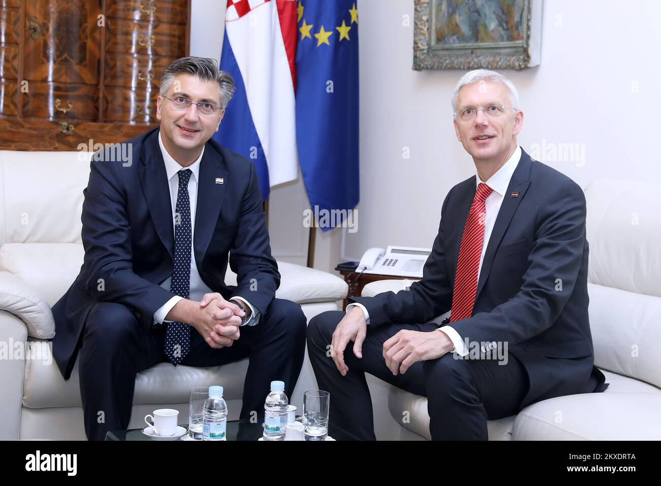 21.11.2019., Zagreb, Croatie - mercredi et jeudi, Zagreb a accueilli un congrès électoral du Parti populaire européen auquel participeront de nombreux dirigeants européens. Rencontre du Premier Ministre du Gouvernement de la République de Croatie Andrej Plenkovic et du Premier Ministre de Lettonie Artus Krisjanis KariÅ†s. Photo: Patrik Macek/PIXSELL Banque D'Images