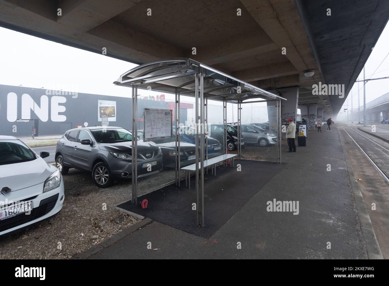 14.01.2020., Zagreb - Eaves sous un pont autoroutier à la station de tramway de Zaprudje photo: Davor Puklavec/PIXSELL Banque D'Images