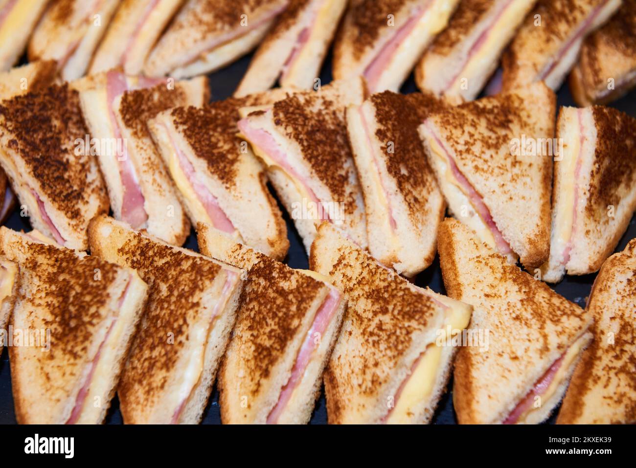 Plateau de mini-sandwichs pour un cocktail. Banque D'Images
