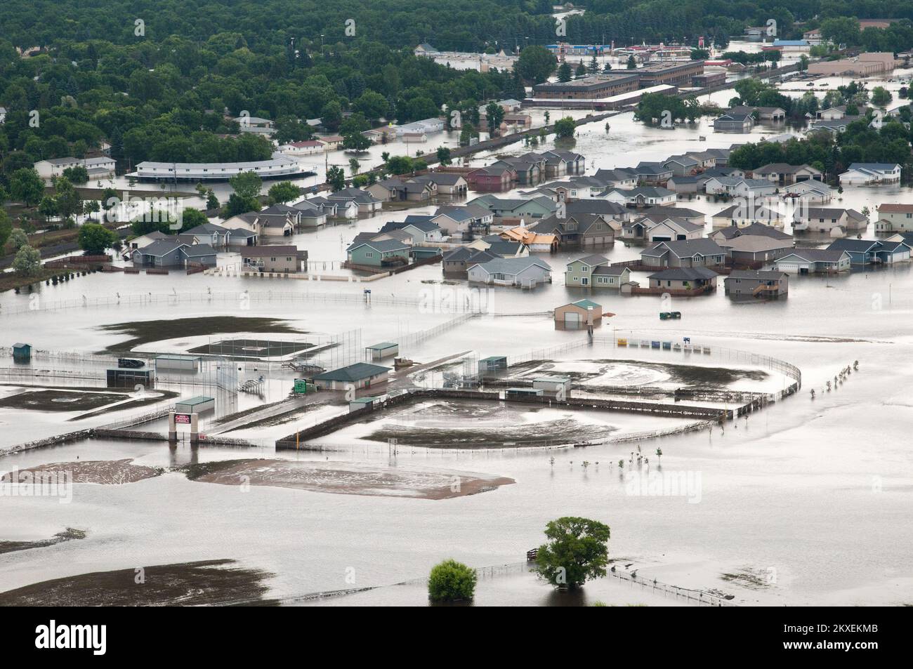 011070611 image aérienne de Minot, ND inondation. Inondations dans le Dakota du Nord. Photographies relatives aux programmes, aux activités et aux fonctionnaires de gestion des catastrophes et des situations d'urgence Banque D'Images
