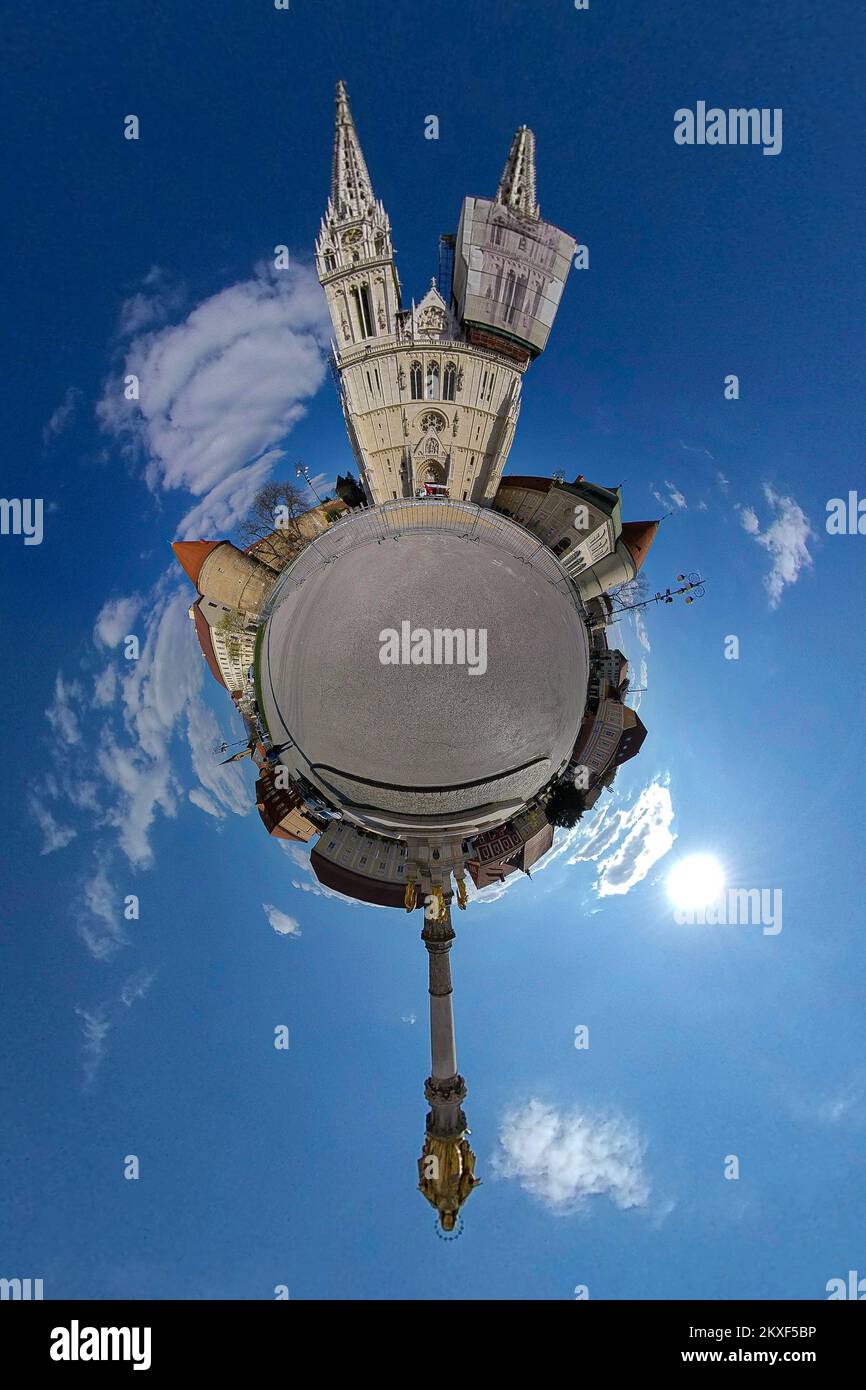 01.04.2020., Zagreb, Croatie - 360 vue minuscule sur la planète des rues vides de la ville pendant la pandémie du coronavirus. Cathédrale de Zagreb photo: Davor Puklavec/PIXSELL Banque D'Images