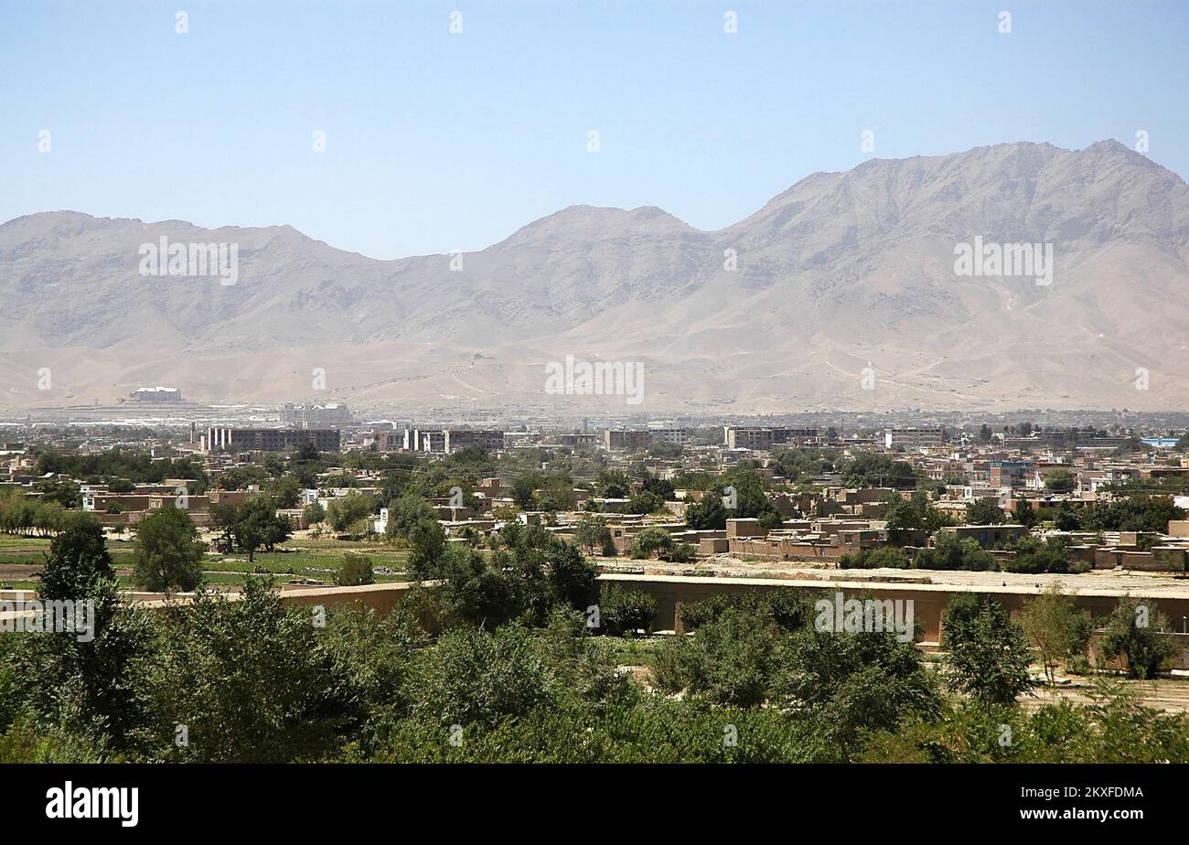 Vue de Kaboul, Afghanistan prise des Jardins de Babur lors de la reconstruction des jardins en 2005. Banque D'Images