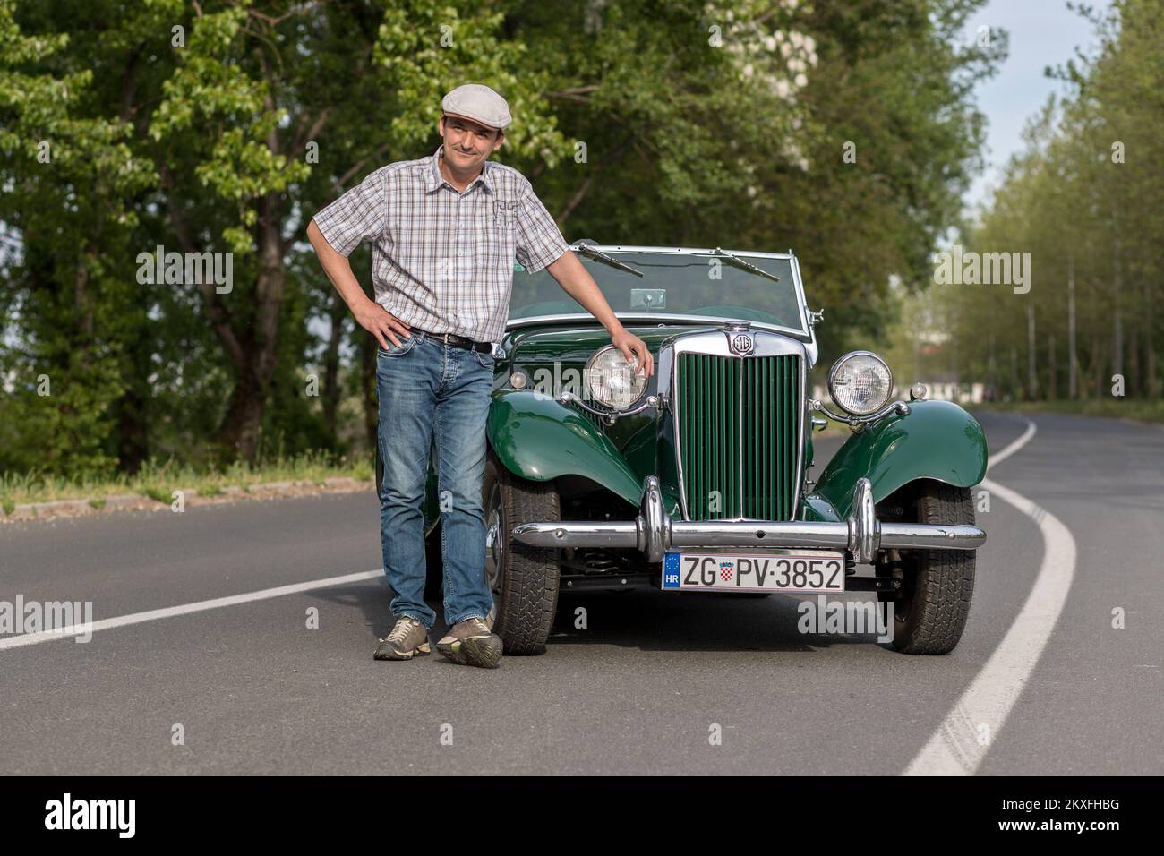 25.04.2020., Croatie, Zagreb - Andrej Hanzek possède un TD oldtimer de 1950 MG. La voiture a été achetée en ligne il y a sept ans aux pays-Bas. Il l'a complètement restauré, et tout le processus a pris cinq ans. Le moteur a une capacité de 1250 mètres cubes et une capacité d'environ 60 chevaux. Un bon trajet est compris entre 70-80 km/h et la consommation de carburant par 100 kilomètres est d'environ 10 litres. Photo: Igor Kralj/PIXSELL Banque D'Images