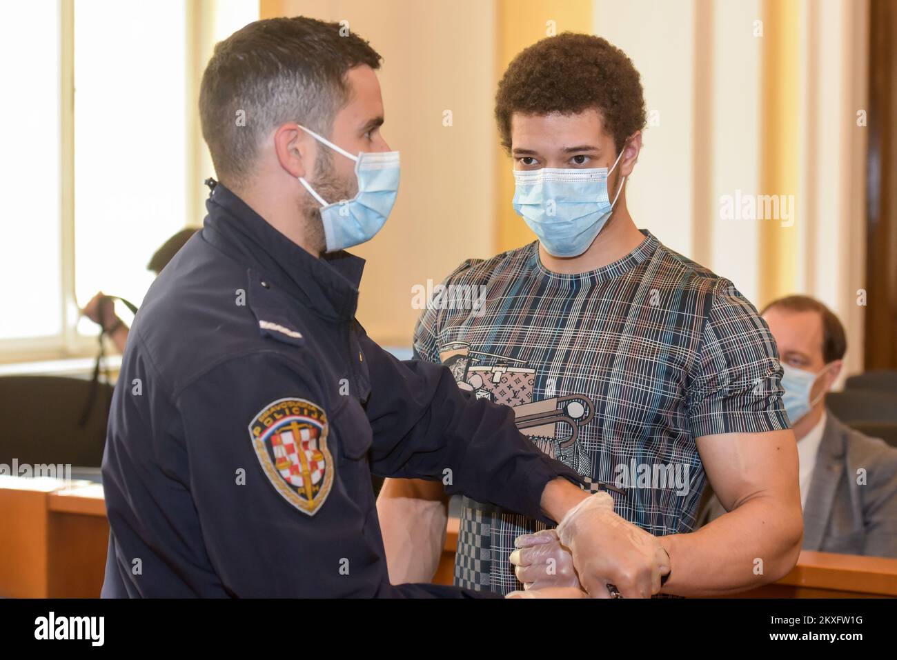 14.05.2020., Zadar, Croatie - pour meurtre et double tentative de meurtre sur Zrce, où il a tué Ugo Wilson, âgé de 26 ans, avec un couteau, et blessé deux autres Anglais à la fin du mois de juin 2018, Briton Douglas Kane, âgé de 27 ans, a été condamné à une peine unique de 25 ans de prison. Il a été condamné à 17 ans de prison pour meurtre et à huit et deux ans de prison pour tentative de meurtre. Photo: Dino Stanin / PIXSELL Banque D'Images 14.05.2020., Zadar, Croatie - pour meurtre et double tentative de meurtre sur Zrce, où il a tué Ugo Wilson, âgé de 26 ans, avec un couteau, et blessé deux autres Anglais à la fin du mois de juin 2018, Briton Douglas Kane, âgé de 27 ans, a été condamné à une peine unique de 25 ans de prison. Il a été condamné à 17 ans de prison pour meurtre et à huit et deux ans de prison pour tentative de meurtre. Photo: Dino Stanin / PIXSELL Banque D'Images