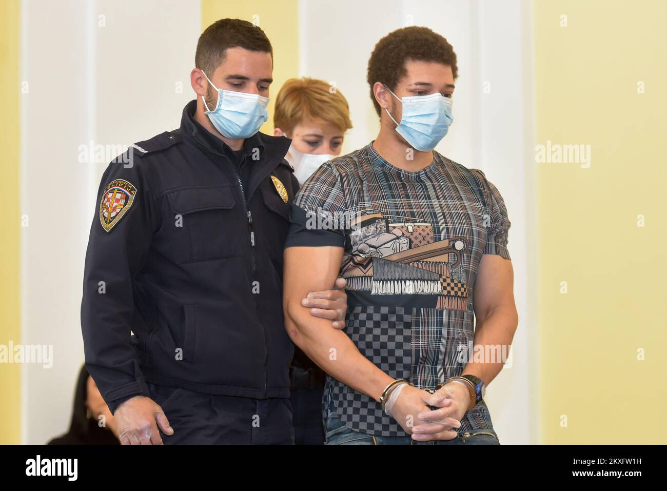 14.05.2020., Zadar, Croatie - pour meurtre et double tentative de meurtre sur Zrce, où il a tué Ugo Wilson, âgé de 26 ans, avec un couteau, et blessé deux autres Anglais à la fin du mois de juin 2018, Briton Douglas Kane, âgé de 27 ans, a été condamné à une peine unique de 25 ans de prison. Il a été condamné à 17 ans de prison pour meurtre et à huit et deux ans de prison pour tentative de meurtre. Photo: Dino Stanin / PIXSELL Banque D'Images 14.05.2020., Zadar, Croatie - pour meurtre et double tentative de meurtre sur Zrce, où il a tué Ugo Wilson, âgé de 26 ans, avec un couteau, et blessé deux autres Anglais à la fin du mois de juin 2018, Briton Douglas Kane, âgé de 27 ans, a été condamné à une peine unique de 25 ans de prison. Il a été condamné à 17 ans de prison pour meurtre et à huit et deux ans de prison pour tentative de meurtre. Photo: Dino Stanin / PIXSELL Banque D'Images