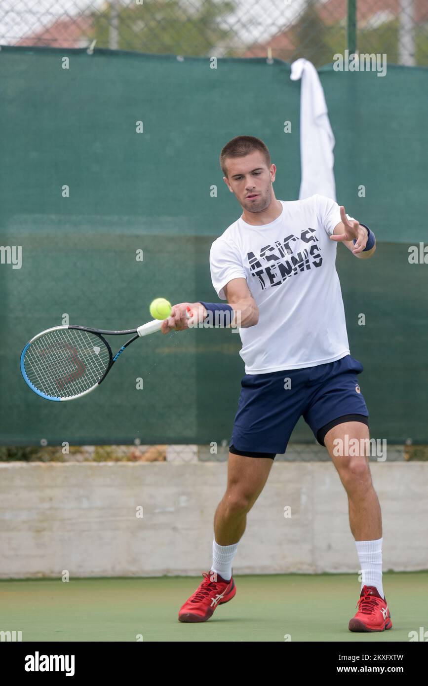 18.05.2020., Zadar, Croatie - Borna Coric pendant la session de formation de l'équipe de la coupe Davis de Croatie sur les nouveaux courts de tennis à Visnjik, Zadar, Croatie, on 18 mai 2020. L'équipe nationale de la coupe Davis en Croatie a commencé deux semaines de préparation. Photo: Dino Stanin/PIXSELL Banque D'Images