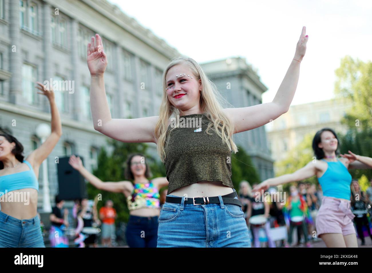 La fière initiative de Zagreb a organisé la première promenade à vélo « Pride Ride » de Zagreb à travers le centre-ville de Zagreb, en Croatie, sur 4 juillet 2020. Des représentants de l'initiative ont également souligné les exigences préélectorales du réseau plus large d'associations et d'organisations LGBTIQ + à l'approche des élections législatives de la République de Croatie. Photo: Sanjin Strukic/PIXSELL Banque D'Images