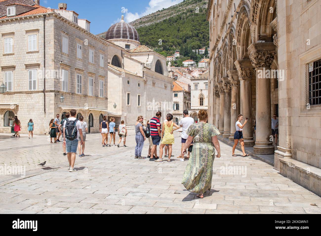 Les touristes peuvent visiter les sites historiques de Stradun. Malgré la pandémie du coronavirus, le tourisme à Dubrovnik est toujours en cours, à Dubrovnik, en Croatie, sur 25 juillet 2020. Photo: Grgo Jelavic/PIXSELL Banque D'Images