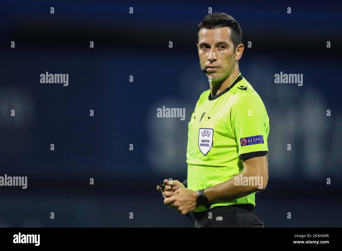 Arbitre Ali Palabiyik lors du match de l'UEFA Europa League entre le GNK Dinamo Zagreb et le FC Flora Tallinn au Stadion Maksimir on 1 octobre 2020 à Zagreb, en Croatie. Les stades de football de toute l'Europe restent vides en raison de la pandémie du coronavirus, car les lois de distanciation sociale du gouvernement interdisent aux fans de se rendre dans les lieux, ce qui entraîne le jeu de présentoirs derrière des portes fermées. Photo: Igor Soban/PIXSELL Banque D'Images