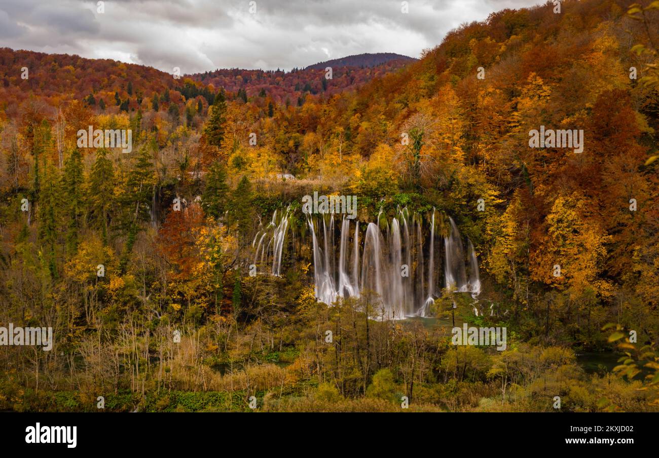 Automne magique dans le parc national des lacs de Plitvice en Croatie, sur 25 octobre 2020. Photo: Bruno Fantulin/PIXSELL Banque D'Images