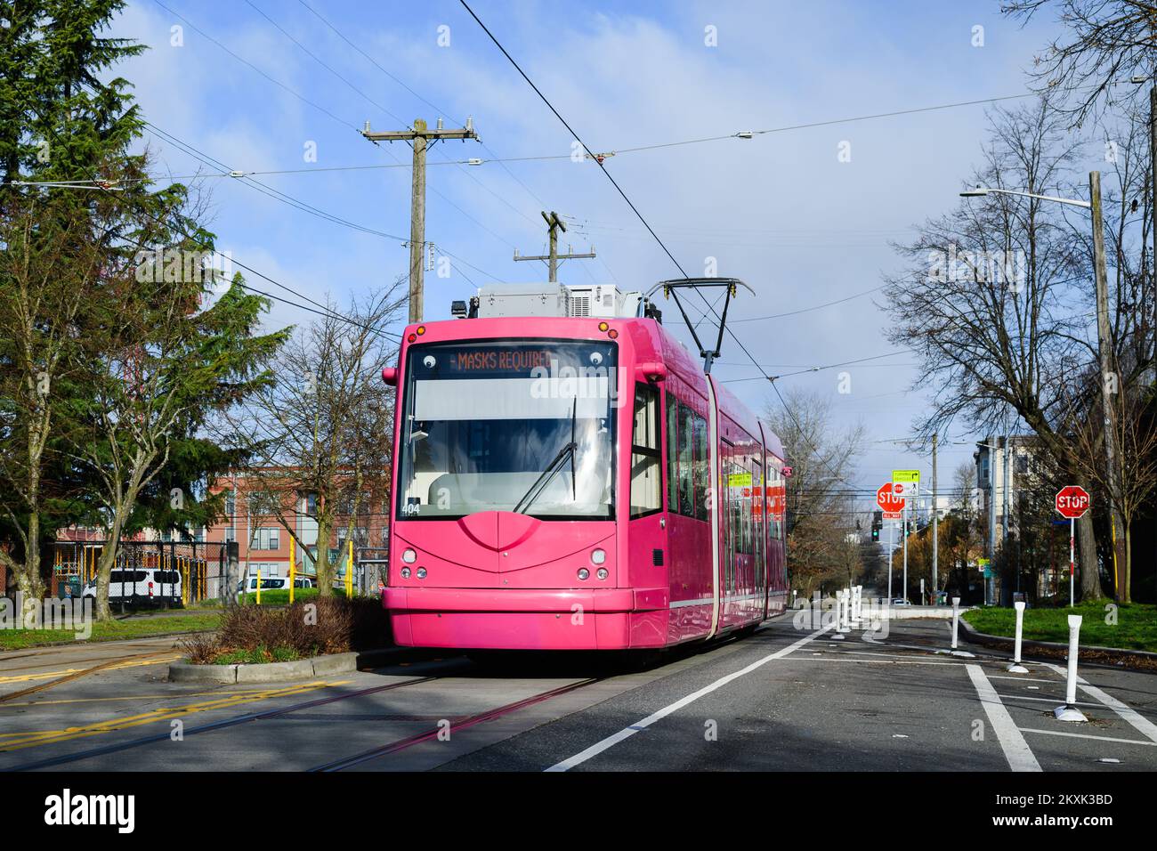 Seattle - 22 janvier 2022; tramway rose en voie dans le quartier central de Seattle fournissant un service de transport en commun dans le centre urbain Banque D'Images