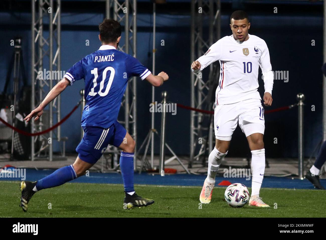 SARAJEVO, BOSNIE-HERZÉGOVINE - MARS 31: Kylian Mbappe de France pendant la coupe du monde de la FIFA 2022 Qatar qualifiant match dans le groupe D entre la Bosnie-Herzégovine et la France sur 31 mars 2021 au stade Grbavica, à Sarajevo. Photo: Armin Durgut/PIXSELL Banque D'Images